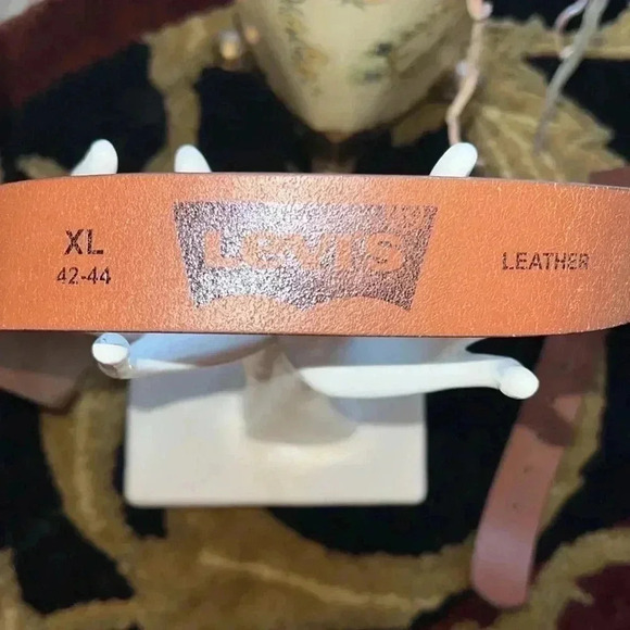 Levi’s Men’s Distressed Brown Leather Belt Brushed Silver Tone Buckle XL 42-44 - Picture 10 of 12